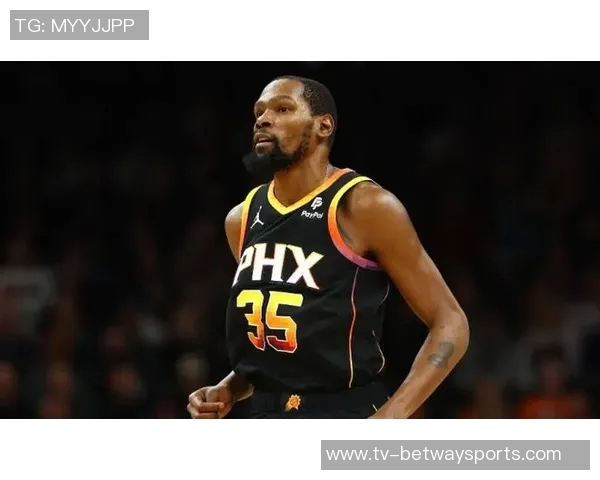 杜兰特称赞谢泼德训练营表现称其侵略性提升球队整体水平 杜兰特称赞谢泼德训练营表现称其侵略性提升球队整体水平