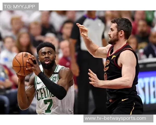 杰伦布朗对裁判漏判乔治铲翻表示愤怒认为这种情况不可接受 杰伦布朗对裁判漏判乔治铲翻表示愤怒认为这种情况不可接受