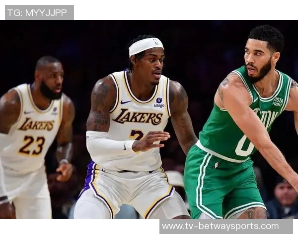 范德比尔特回忆2016年与詹姆斯合影并称其为历史最佳球员 范德比尔特回忆2016年与詹姆斯合影并称其为历史最佳球员